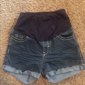 Maternity shorts